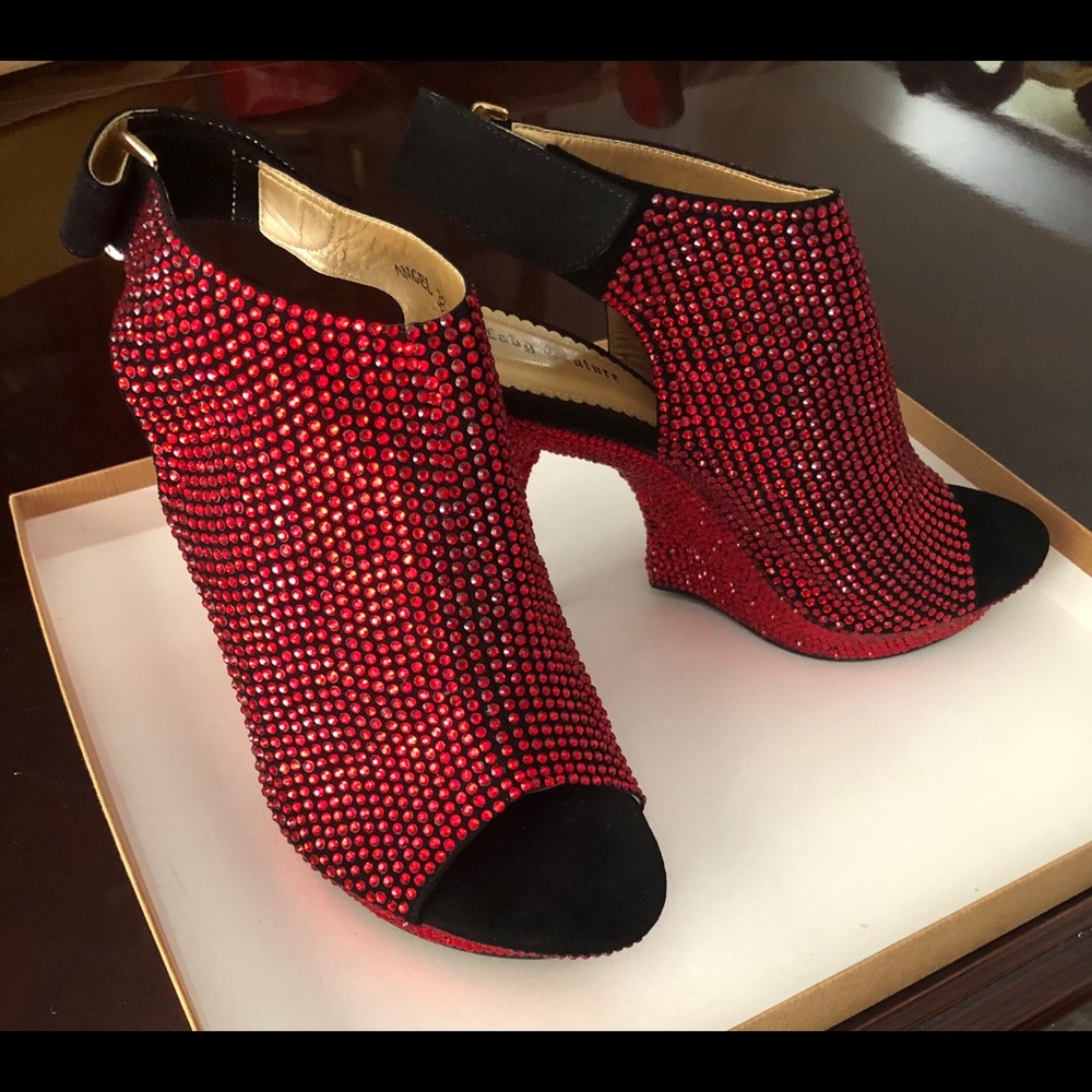 Lady Couture Crystal Platform